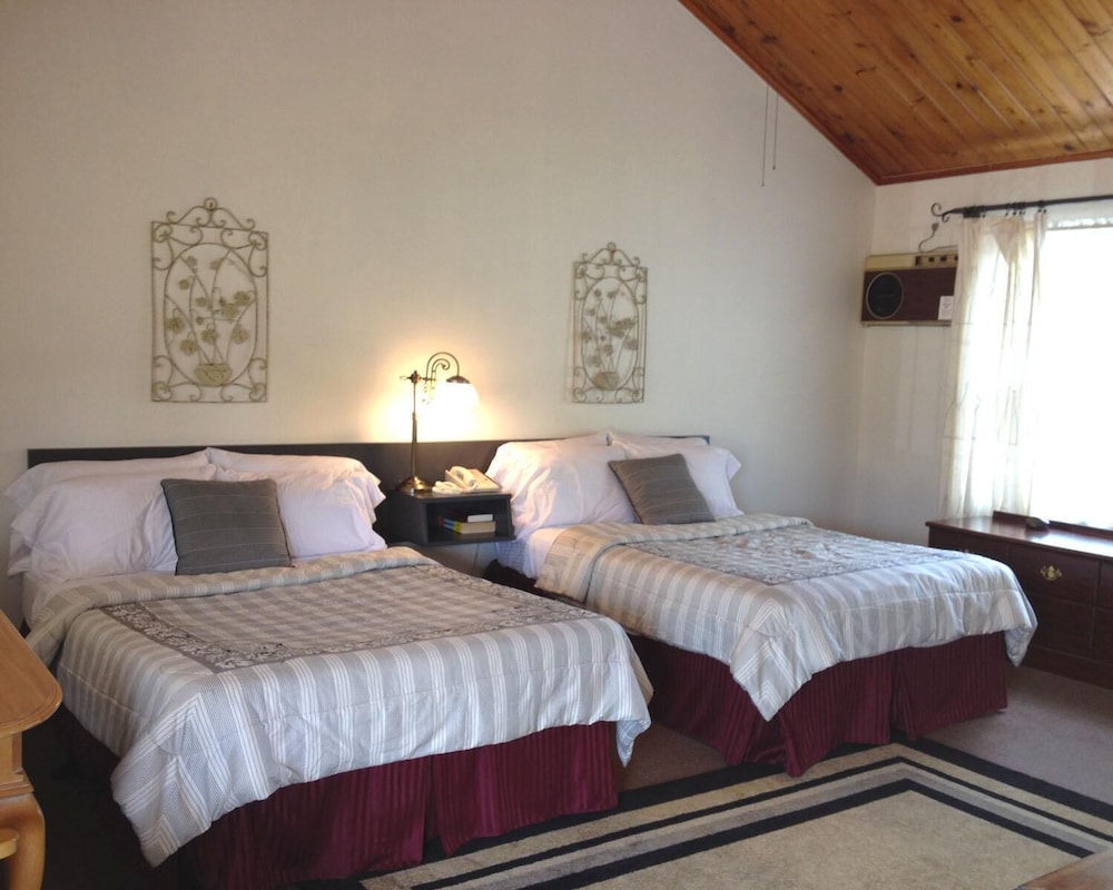 Vinehurst Inn And Suites 18/58