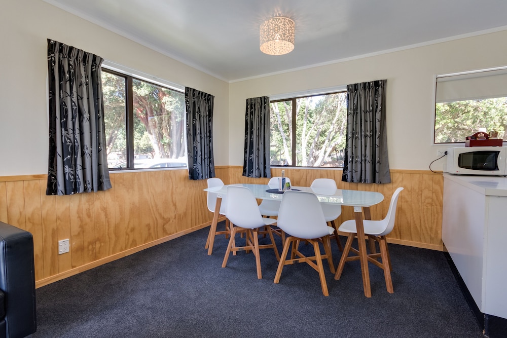 Wellington Top 10 Holiday Park 35/50
