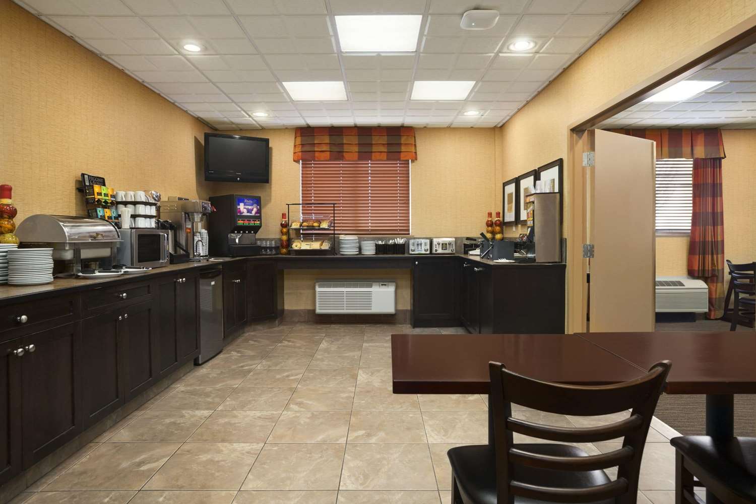 Ramada By Wyndham Surrey/Langley 39/47