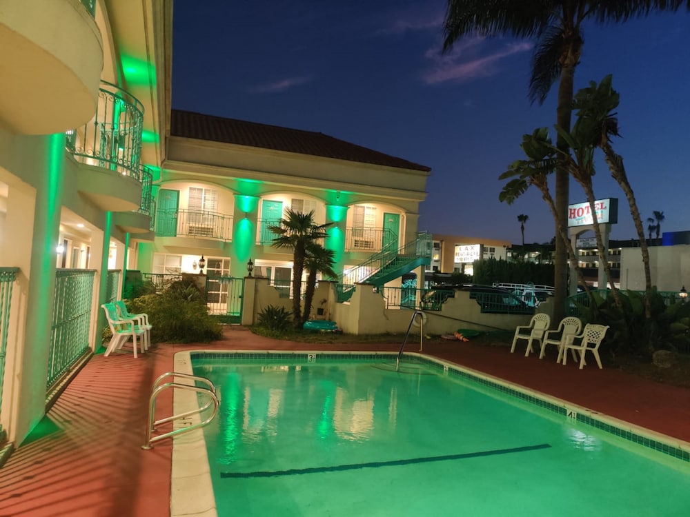 LYFE INN & SUITES by AGA - LAX Airport 7/60