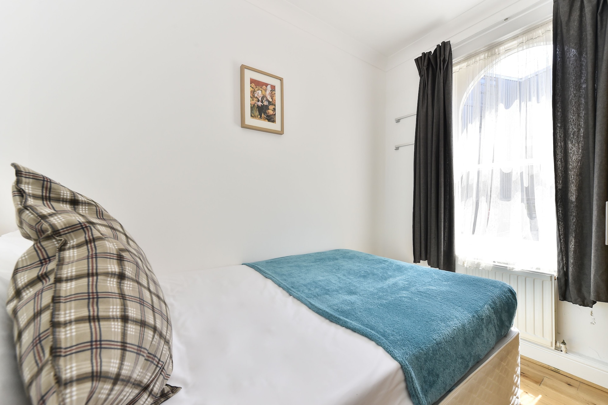 3 Bedrooms, Apartment, 3 Double Beds, Sofa, Camden Market Apartments 2/4