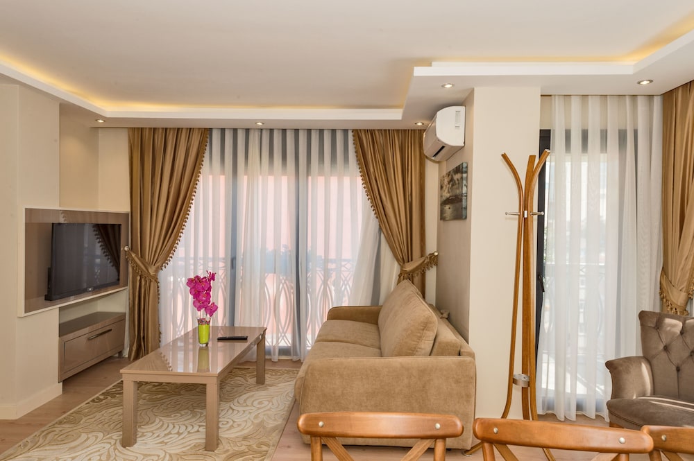 Gen Suites 39/50