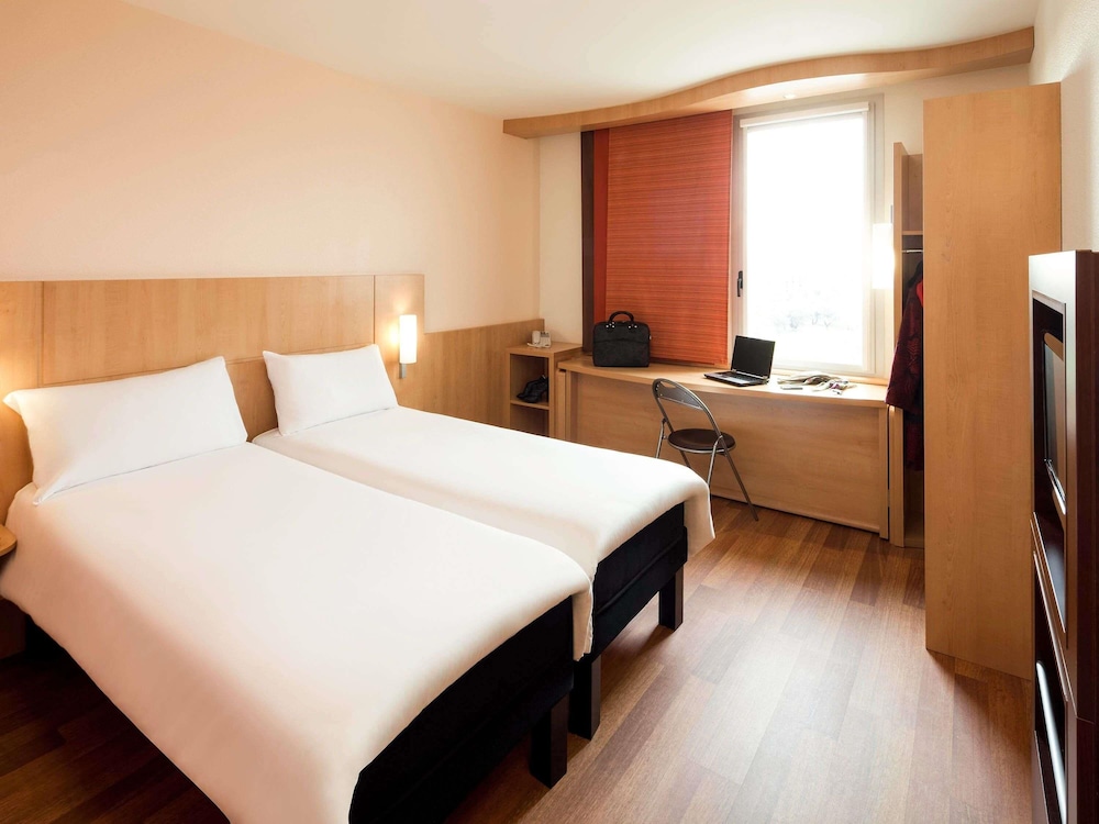 Room, 3 Beds