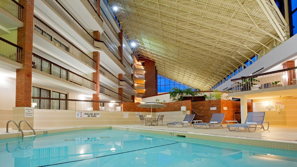 Holiday Inn Oakville Centre 30/81