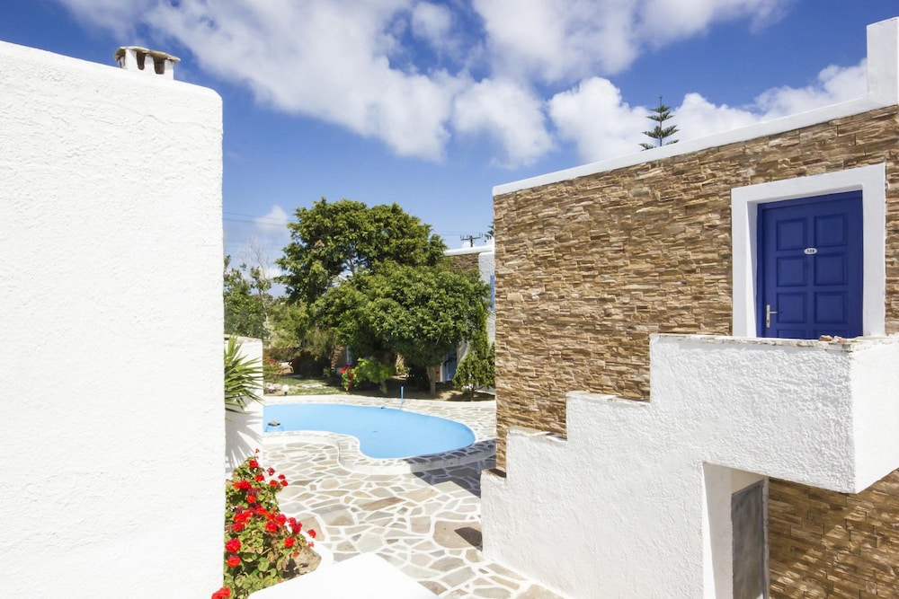 Naxos Holidays 26/64