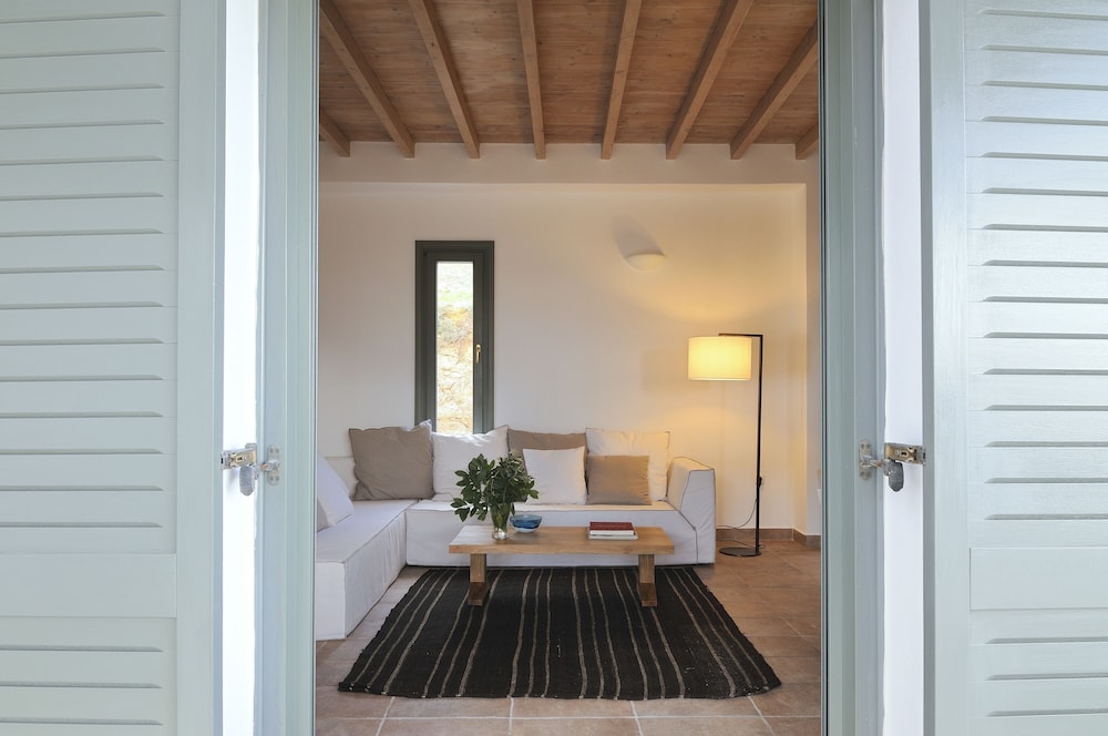 AEGEA BLUE CYCLADITIC RESORT(FOMERLY AEGEA BLUE VILLAS AND SUITES) 24/72