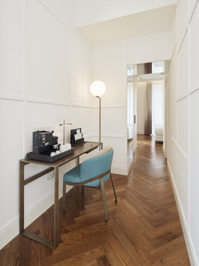 De Bonart Naples, Curio Collection by Hilton 27/50
