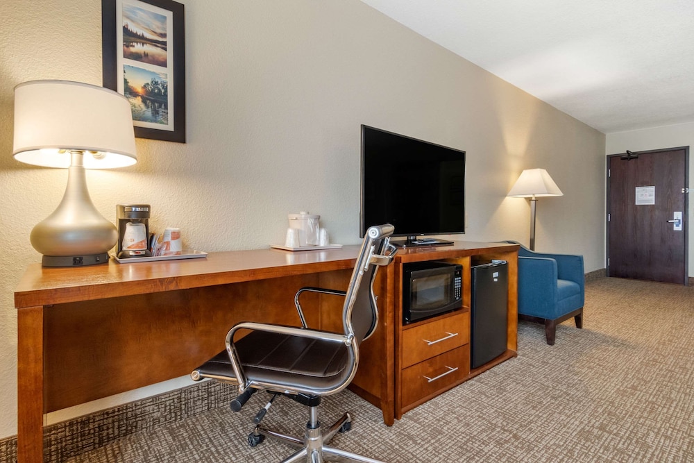 Comfort Inn & Suites South Hill I-85 15/22