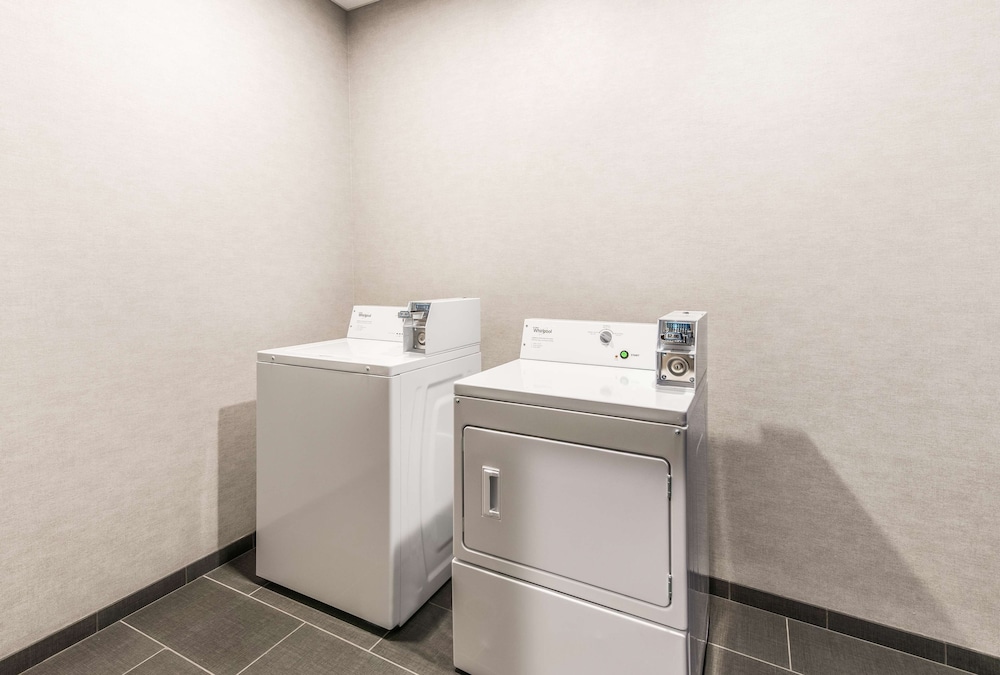 Hampton Inn and Suites Benton Harbor MI 22/47