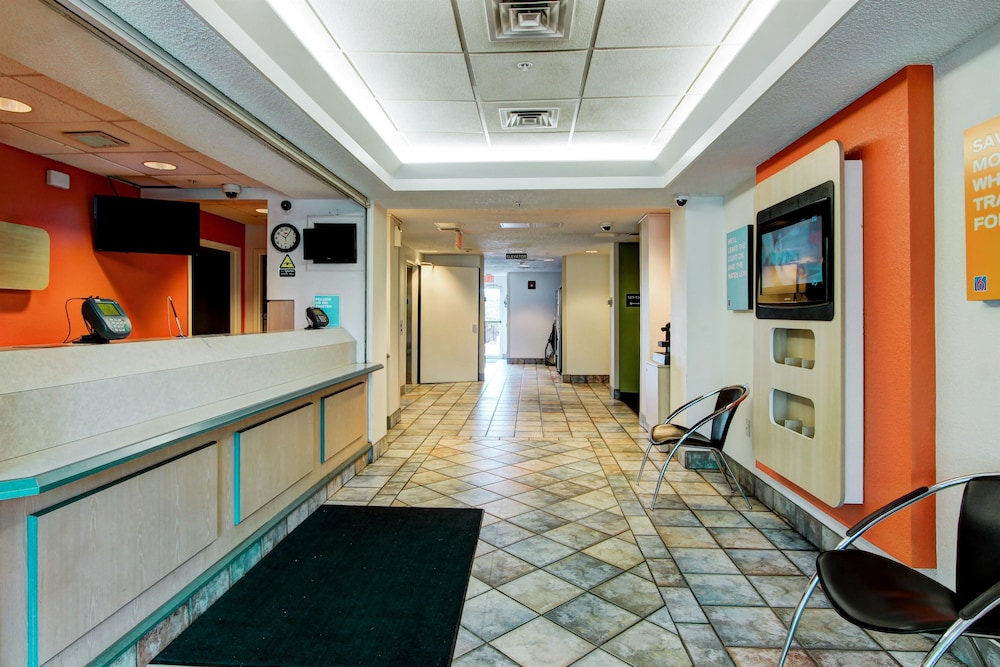 Super 8 by Wyndham Aurora East 3/23