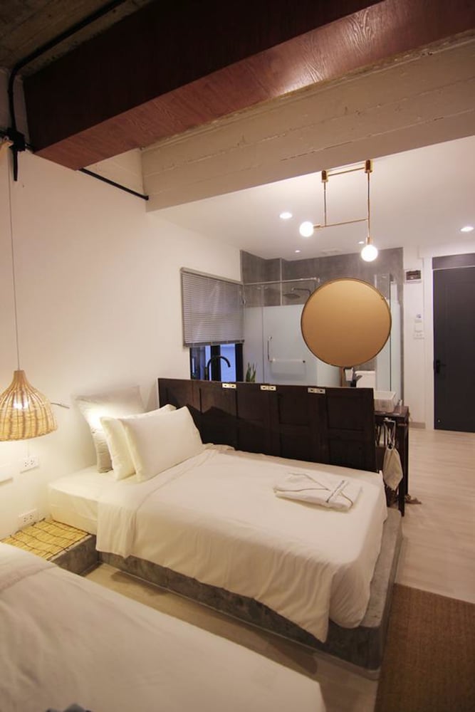 Yolo Bangkok Boutique Hotel 14/50