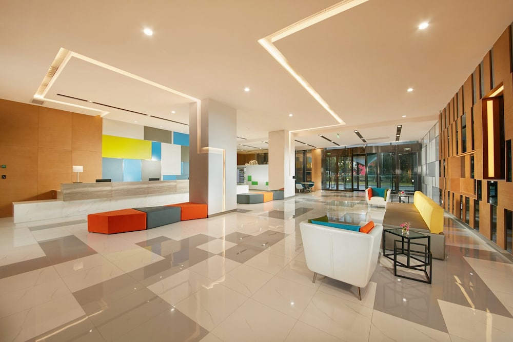 HOLIDAY INN EXPRESS LESHAN CITY SQUARE 6/43