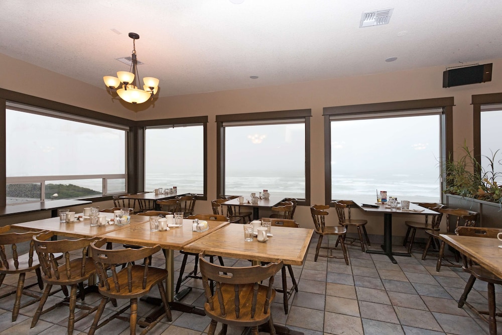 Seagrass Oceanfront Inn 19/23