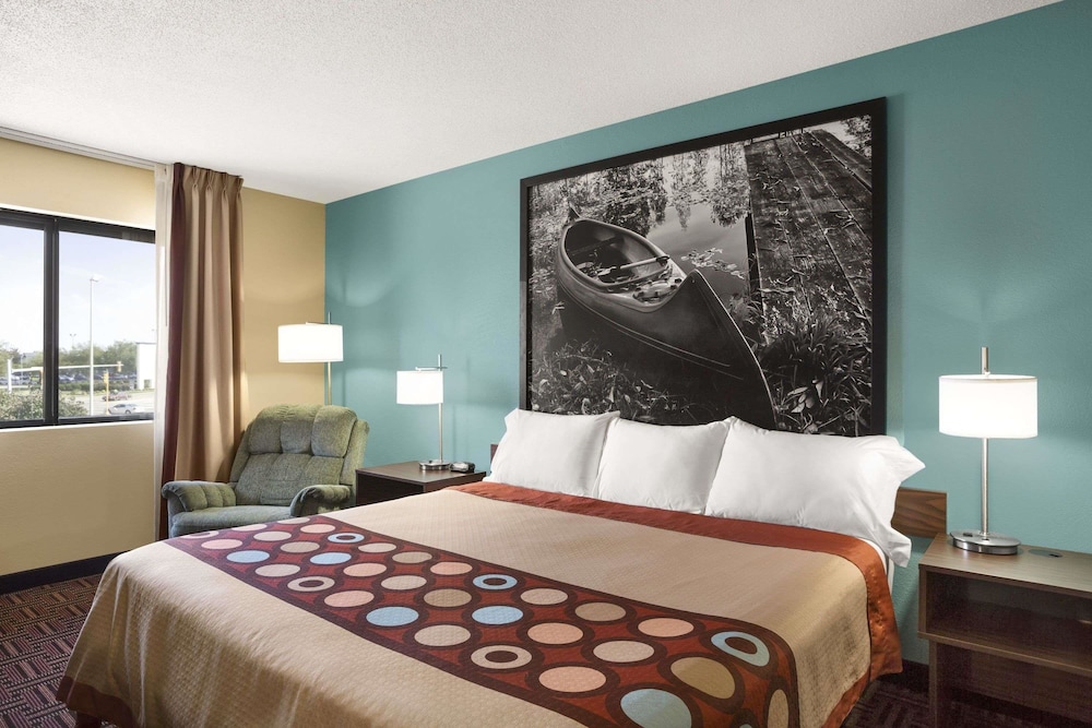 Super 8 By Wyndham Carbondale 11/23