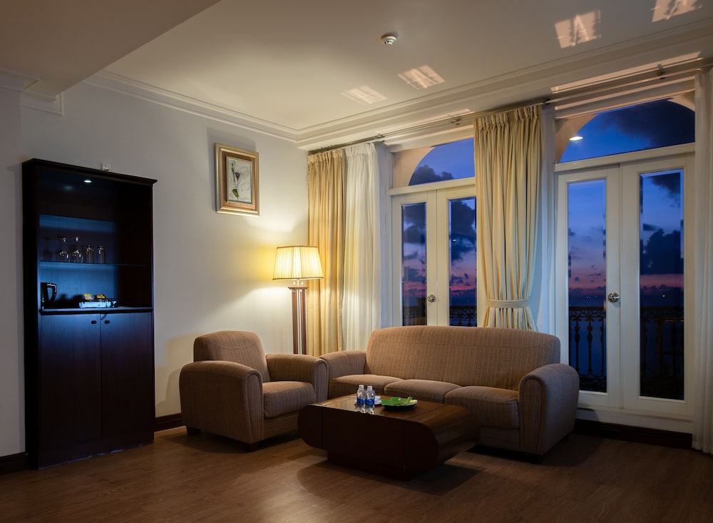 Sunrise Nha Trang Beach Hotel and Spa 43/78