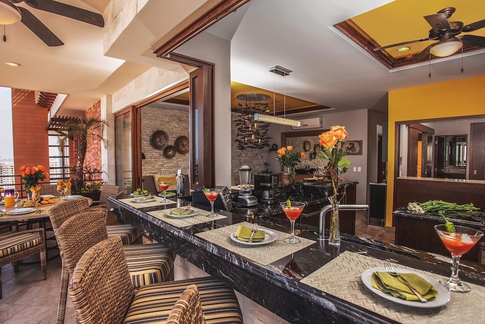 Resorts By Pinnacle 220 60/72
