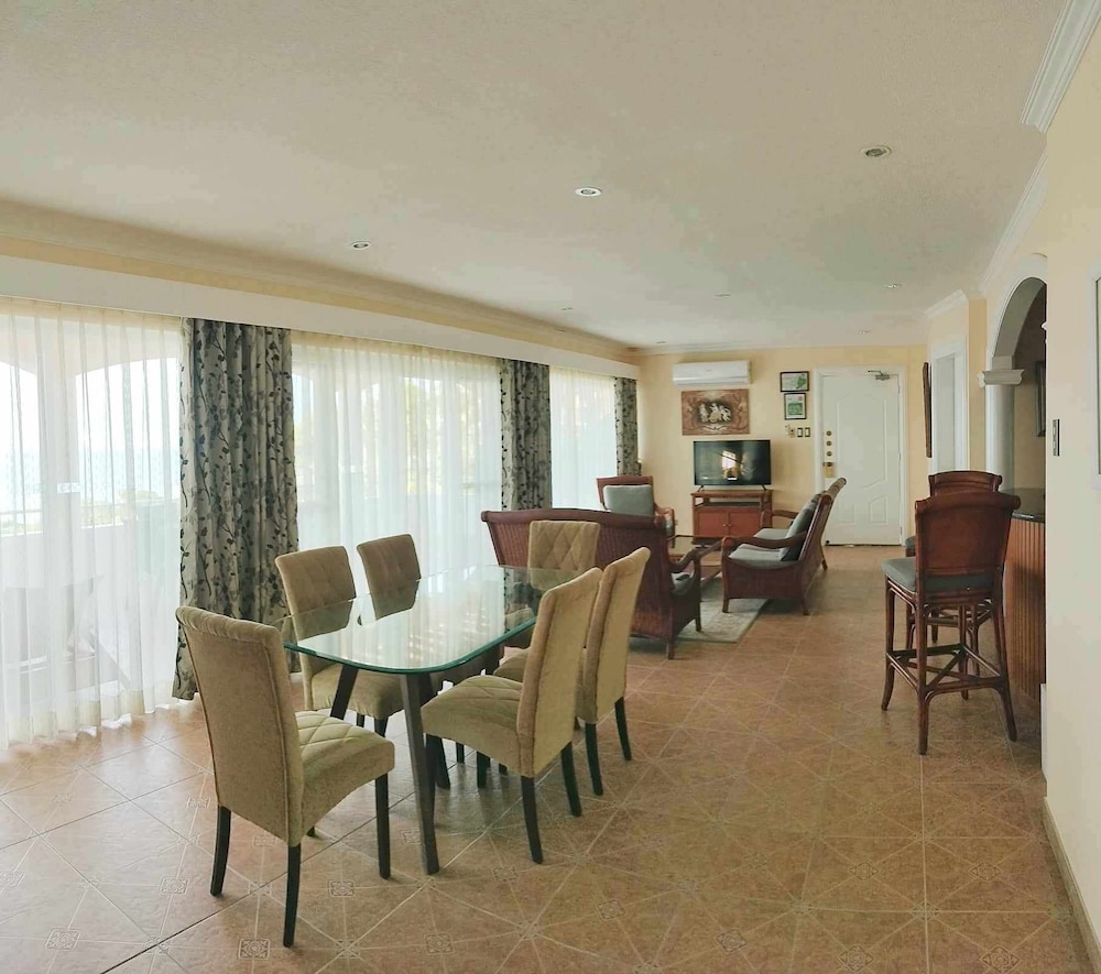 Monaco Suites De Boracay 29/44