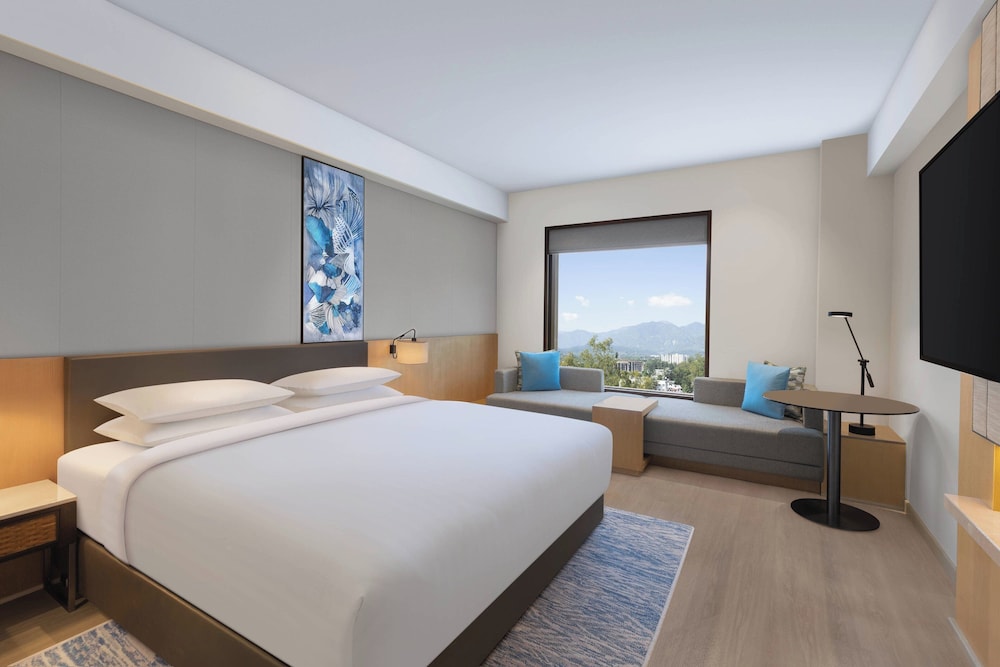 Deluxe, King Bed, Valley View, Sofa