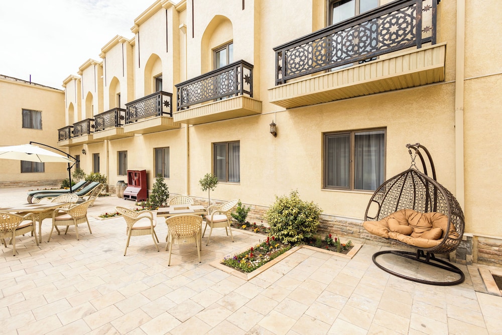 Khan Hotel 40/48
