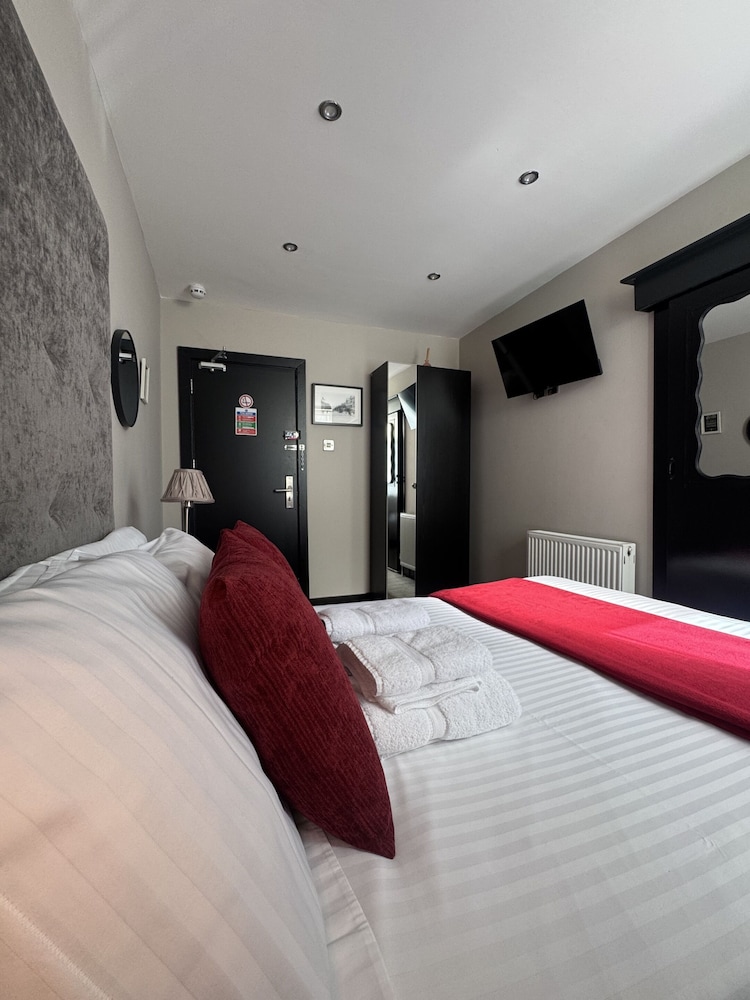 Peaky Blinders Accommodation & Bar 37/50