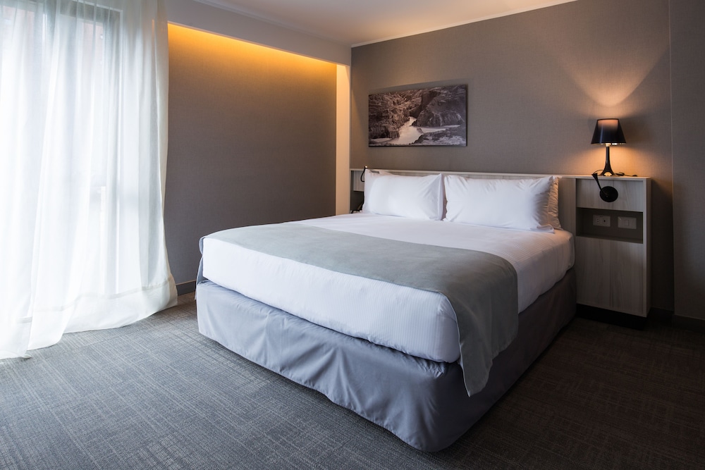 SUPERIOR, KING BED