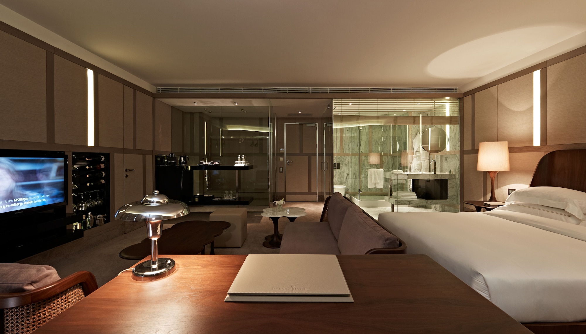 Deluxe King Room-
