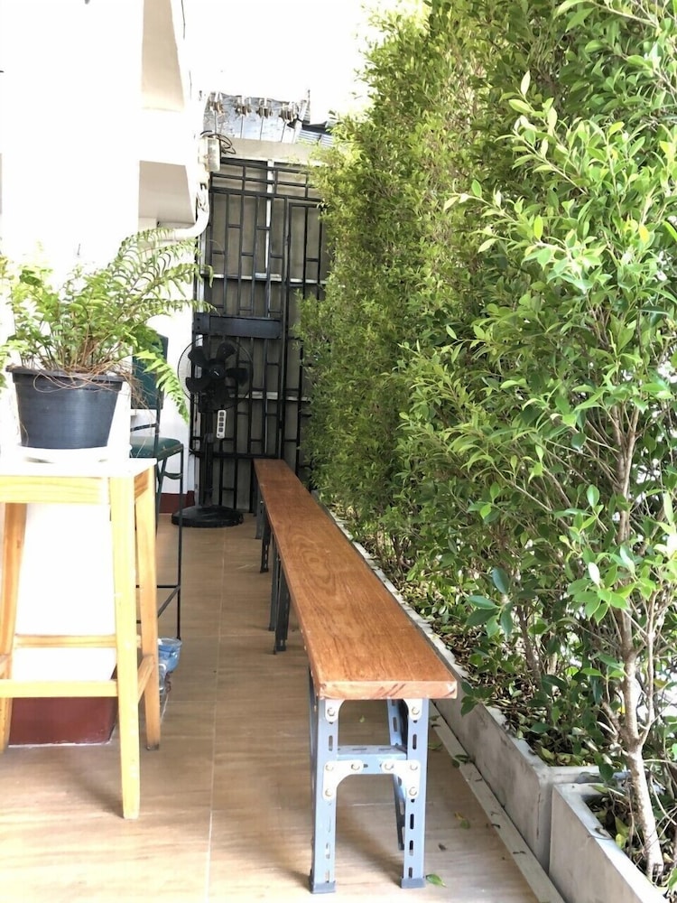 Ploy Hostel 30/34