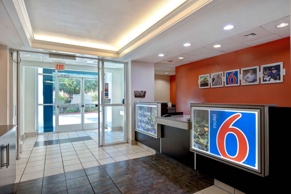 Motel6 Gilroy, CA 13/56