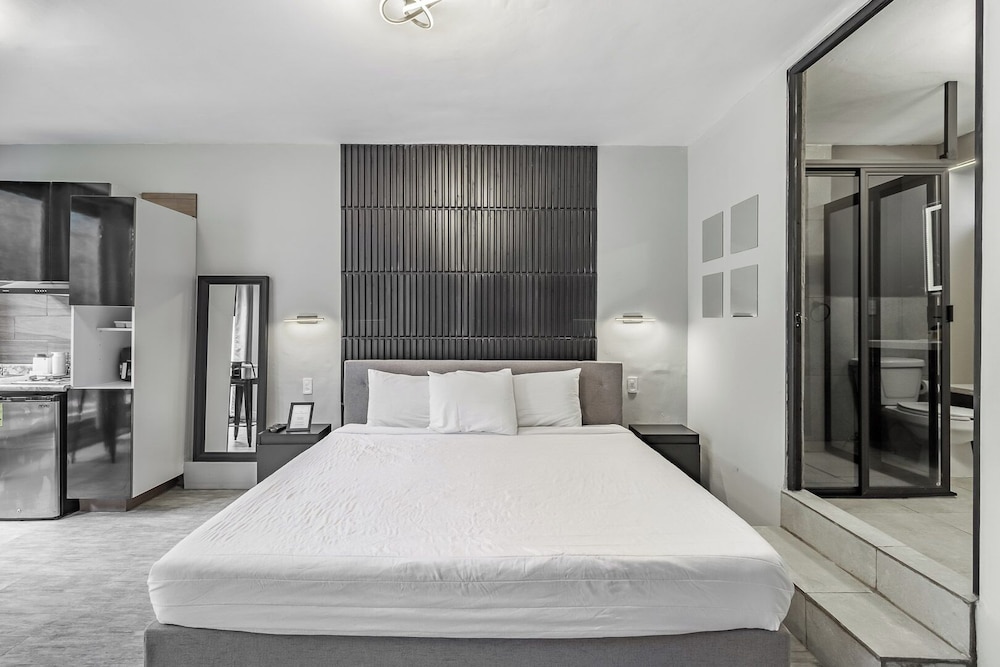 LUXURY, SUITE