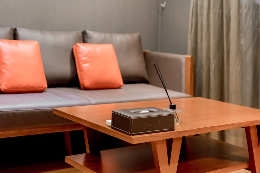 Oriens Hotel Residences 33/58