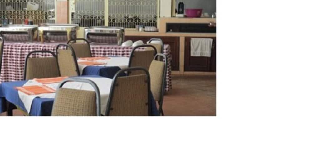 Stadium Holiday Inn Mombasa 6/6