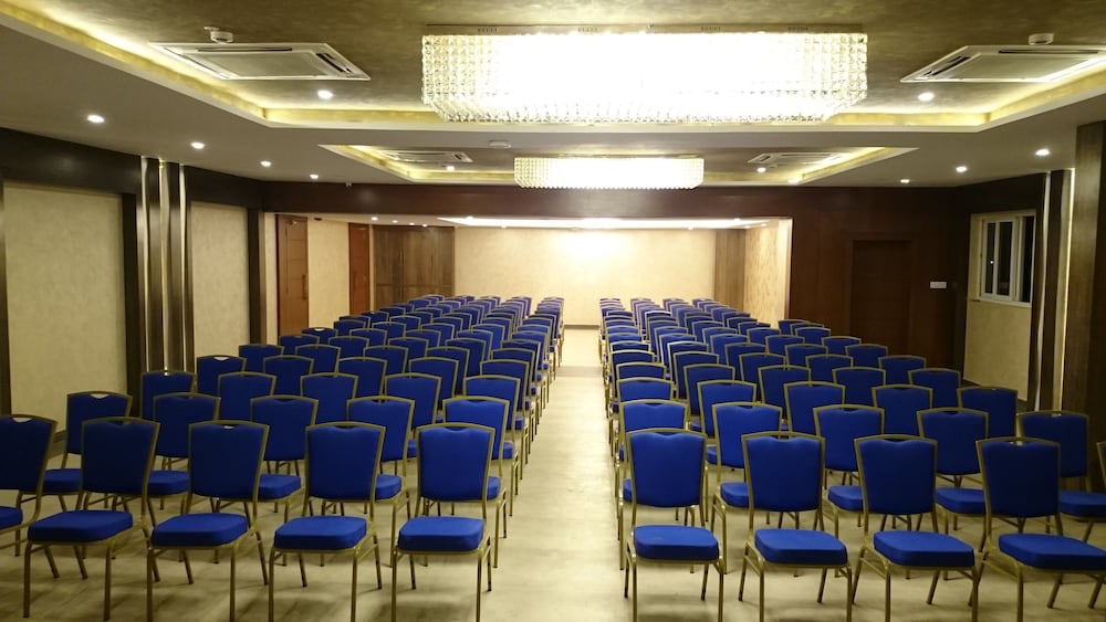 Mango Hotels Naveen 17/21