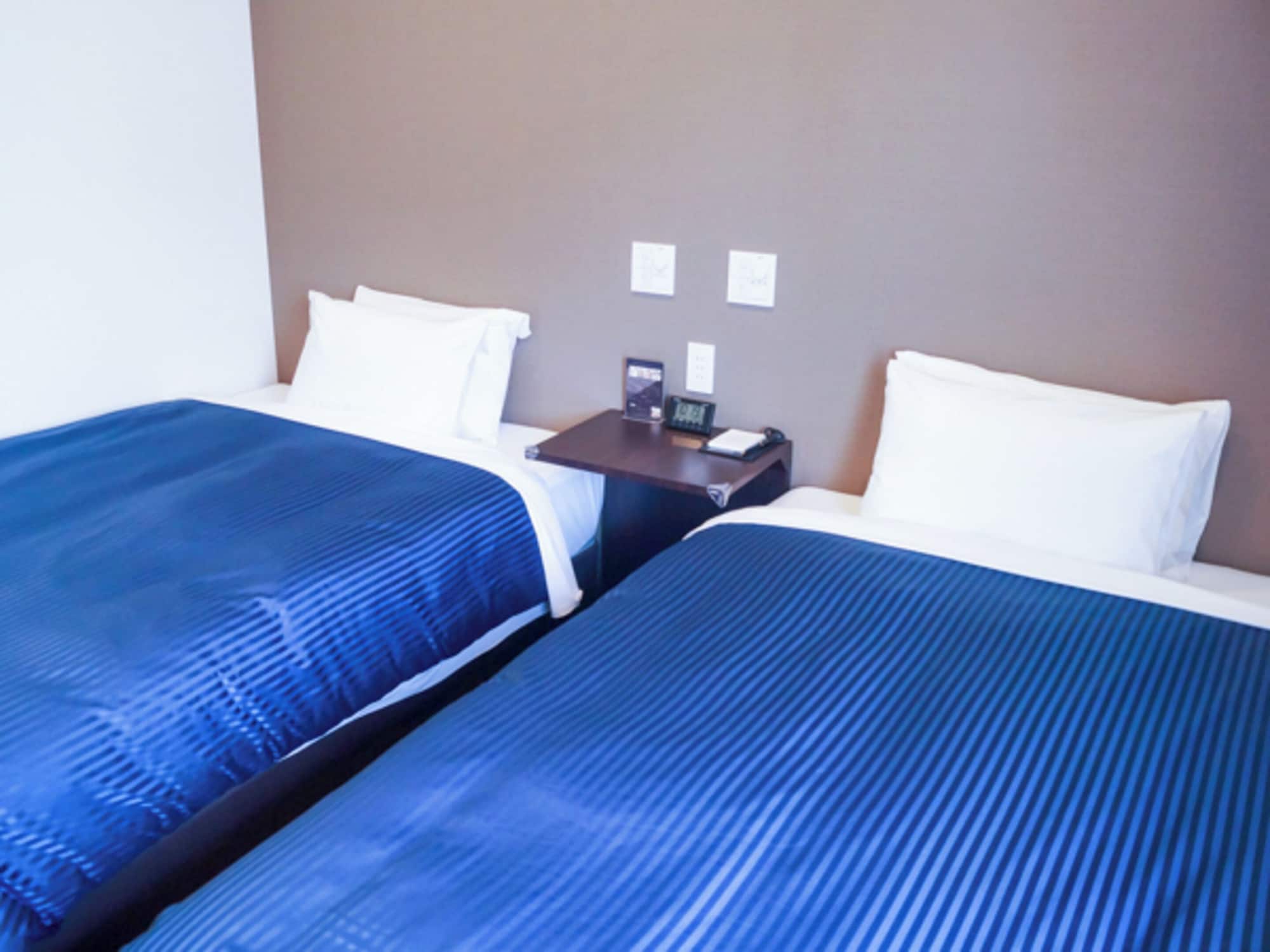ROOM, TWIN BEDS