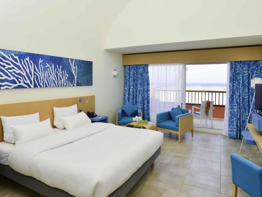 Superior, Double Bed, Side Pool View