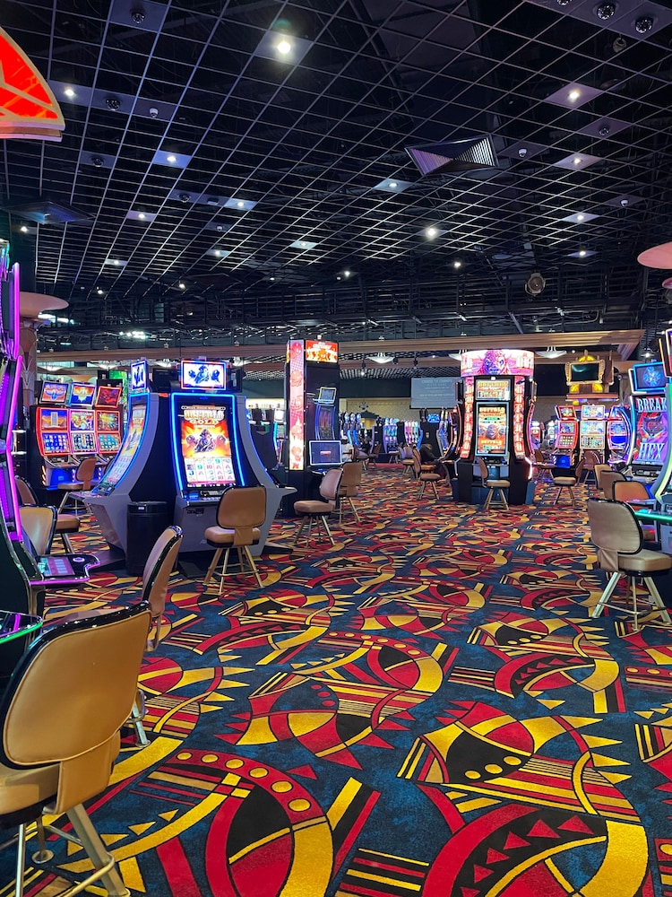Hollywood Casino Tunica 69/74