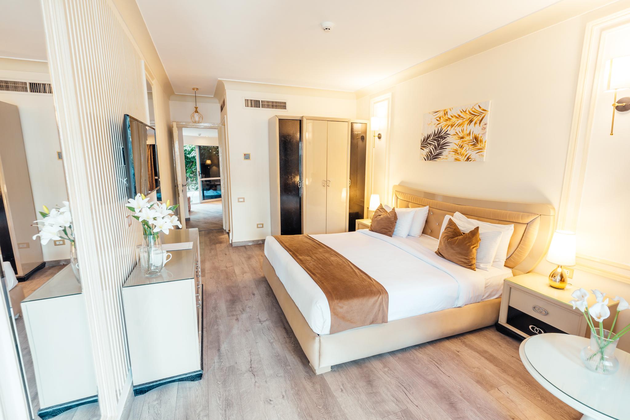 Executive, Family, Bungalow, King and Twin Beds, Pool Side
