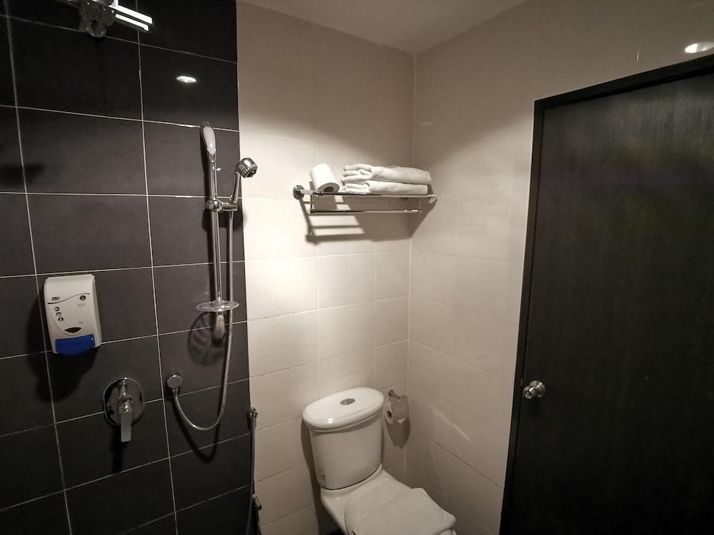 8 BOUTIQUE BY THE SEA HOTEL 44/50