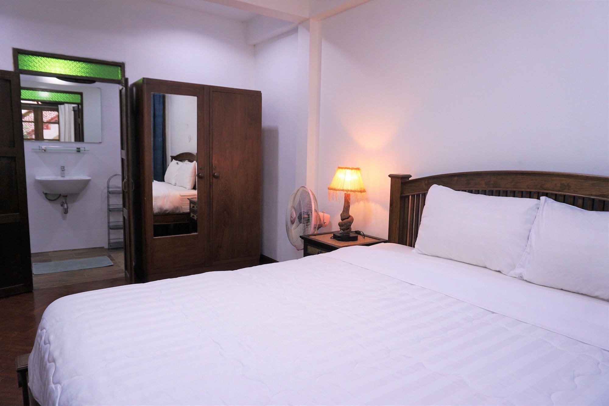 ROOM, DOUBLE BED