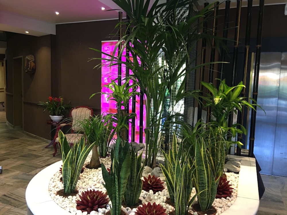 Bahia Hotel 7/50