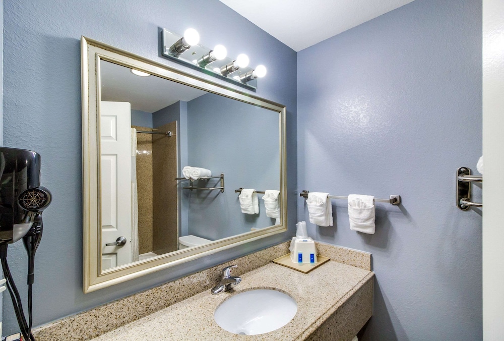 Rodeway Inn & Suites Port Arthur - Groves 17/23