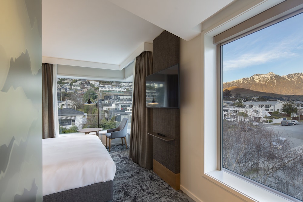 Holiday Inn Express And Suites Queenstown 34/79