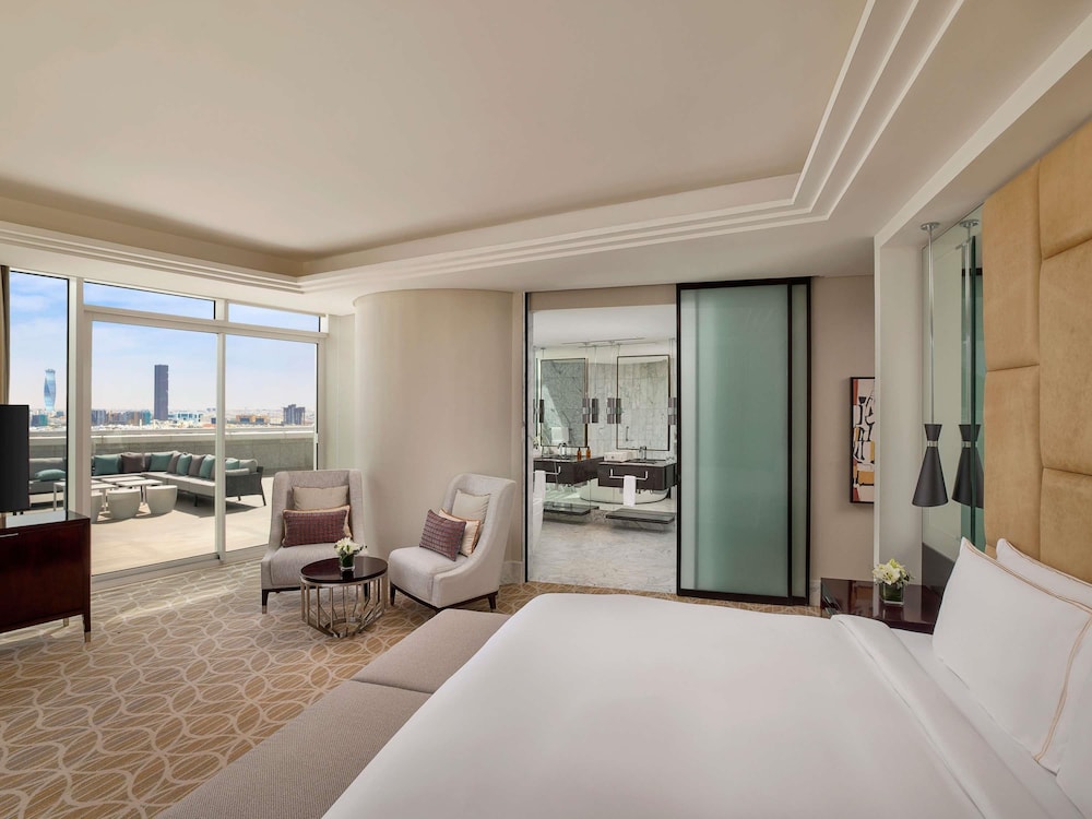 فندق ومركز مؤتمرات سوفيتيل الرياض(Sofitel Riyadh Hotel & Convention Centre) 11/49