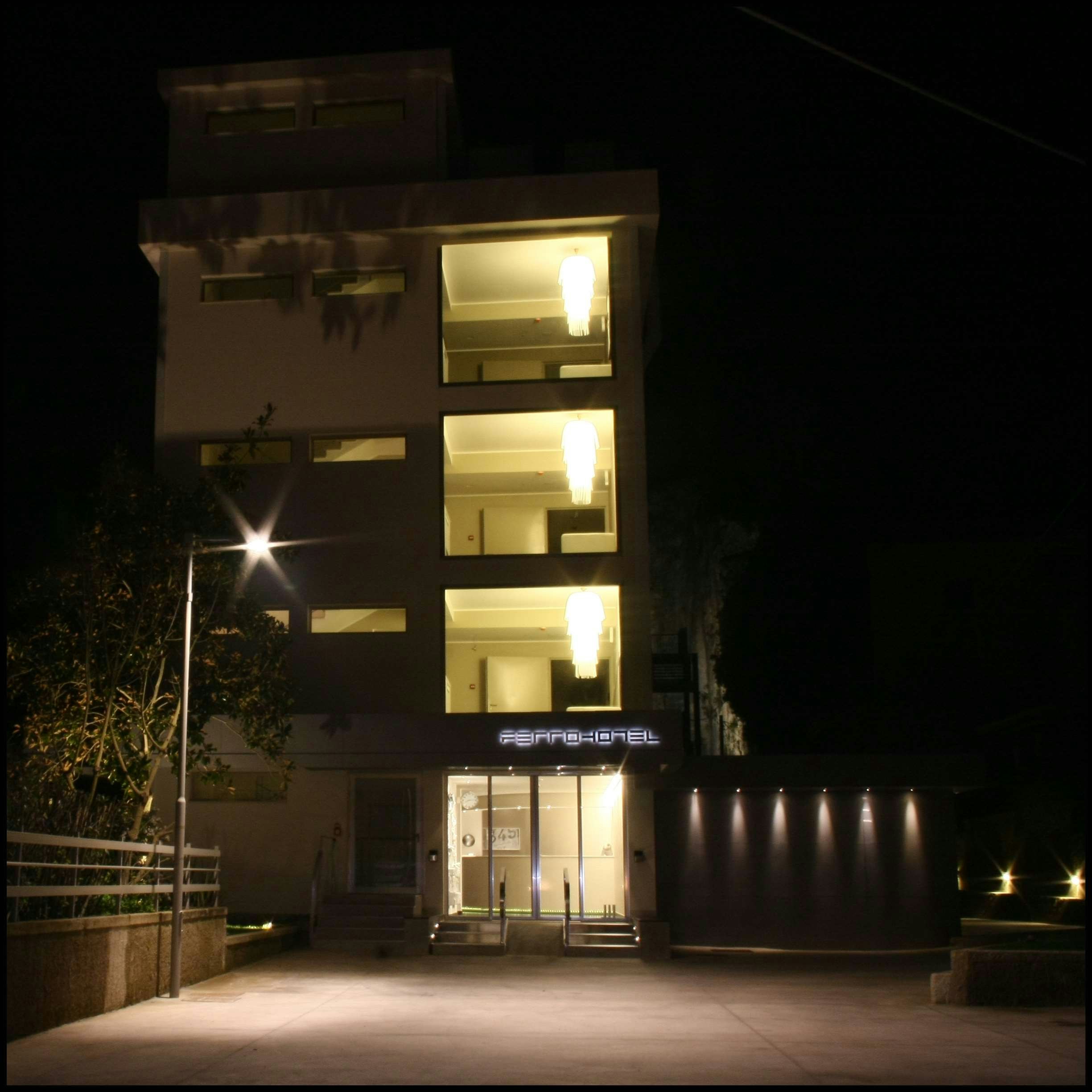 Ferro Hotel 2/33
