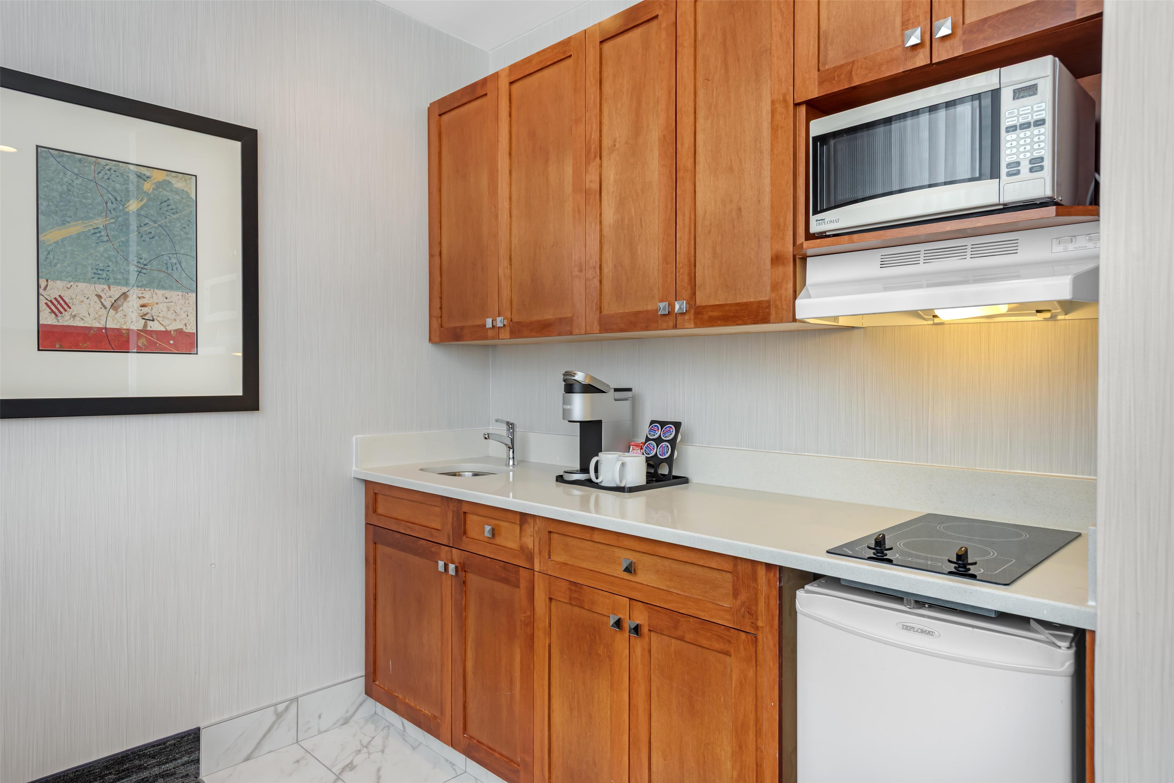 غرفة بسرير كوين لذوي الإعاقة، Best Western Plus Suites Downtown 8/8