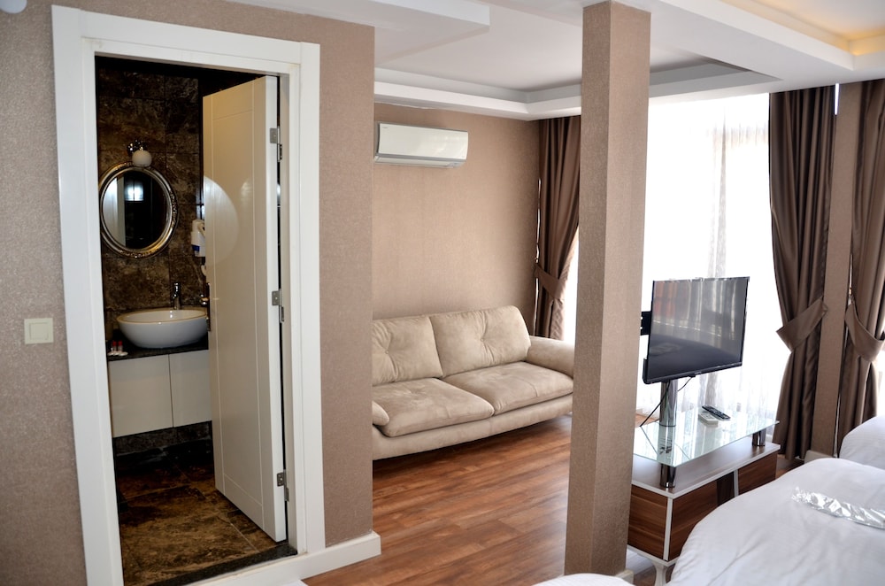 Sun Comfort Hotel 25/48