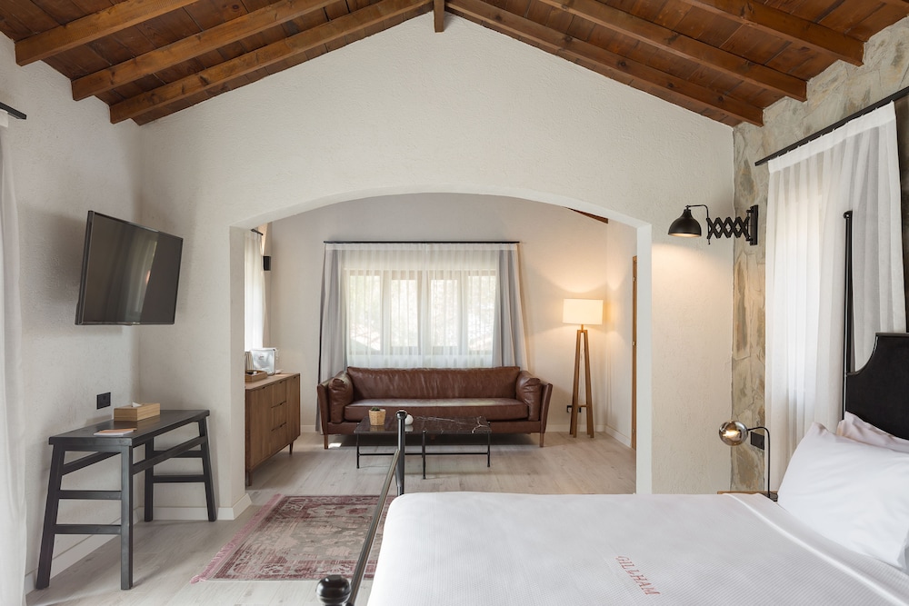 Gillham Vineyard Hotel 8/50
