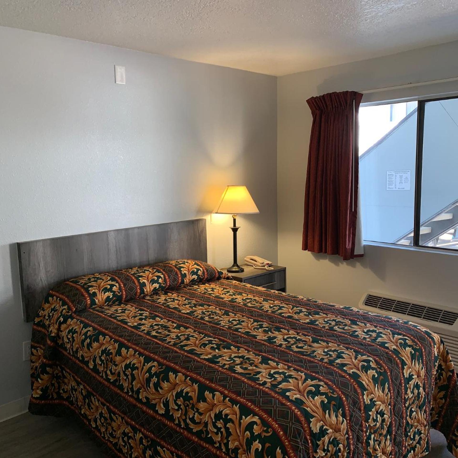 EZ 8 Motel Old Town 7/24