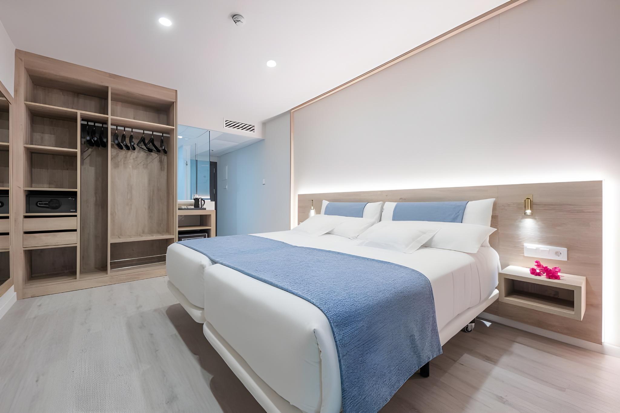Room, Single, 2 Double Beds, Teide View
