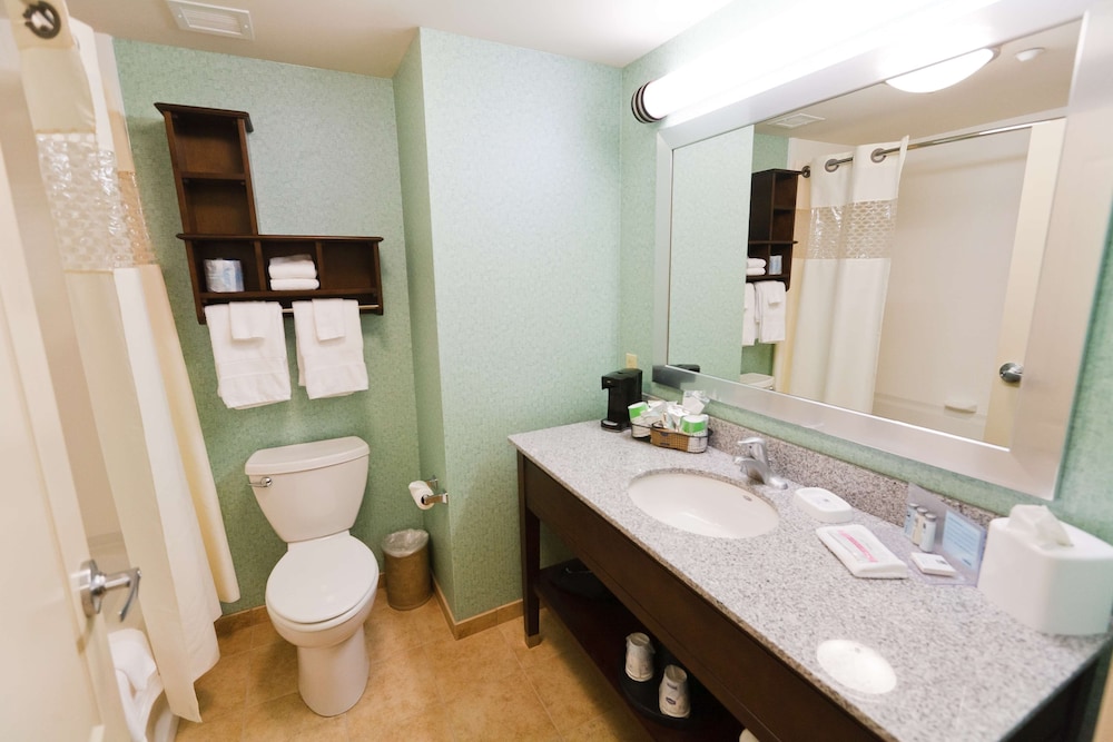 Hampton Inn Suites Exeter 27/52