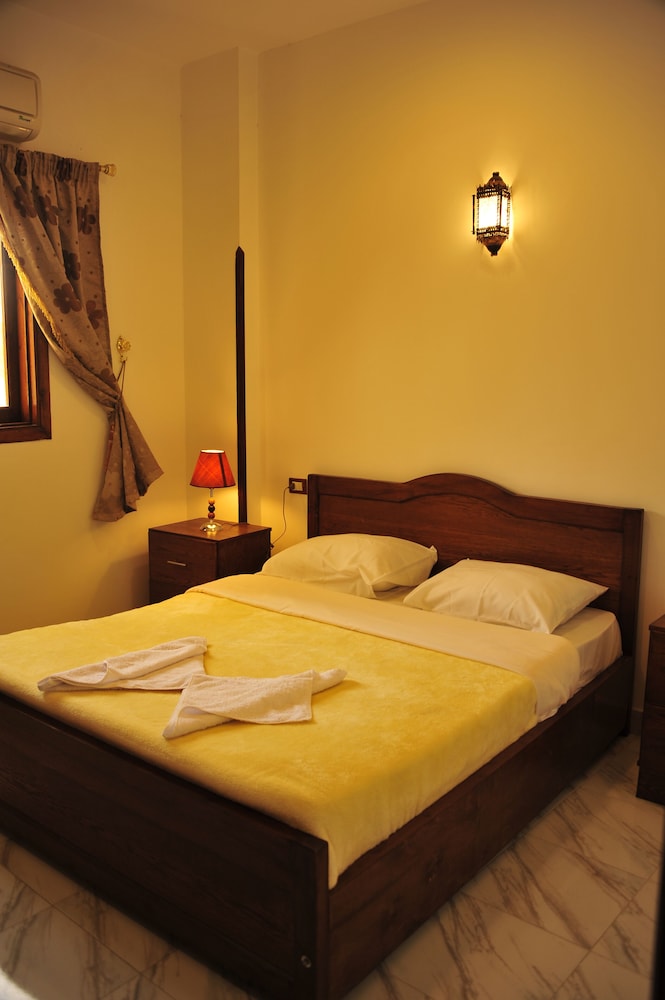 Alhambra Hotel 17/50